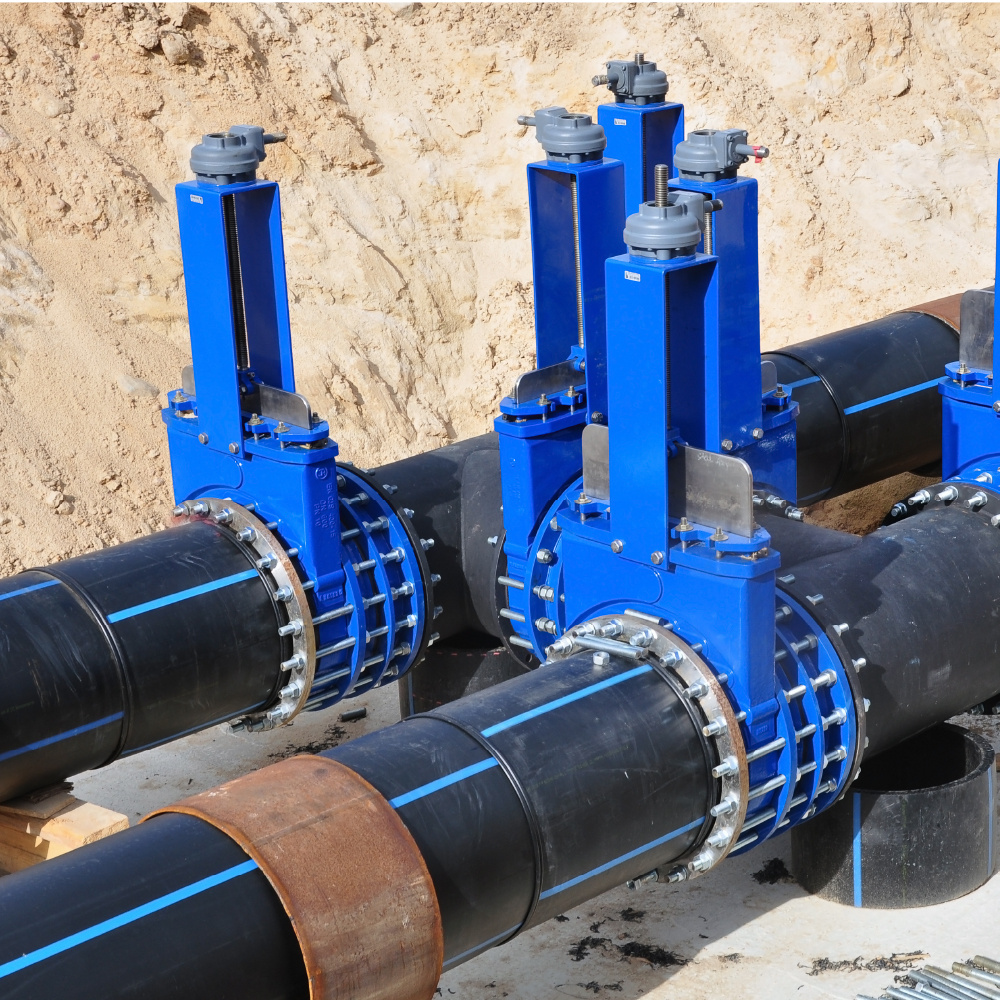 The process of installation of the distribution unit heating network. Frame for connecting pipes in the trench of sand.